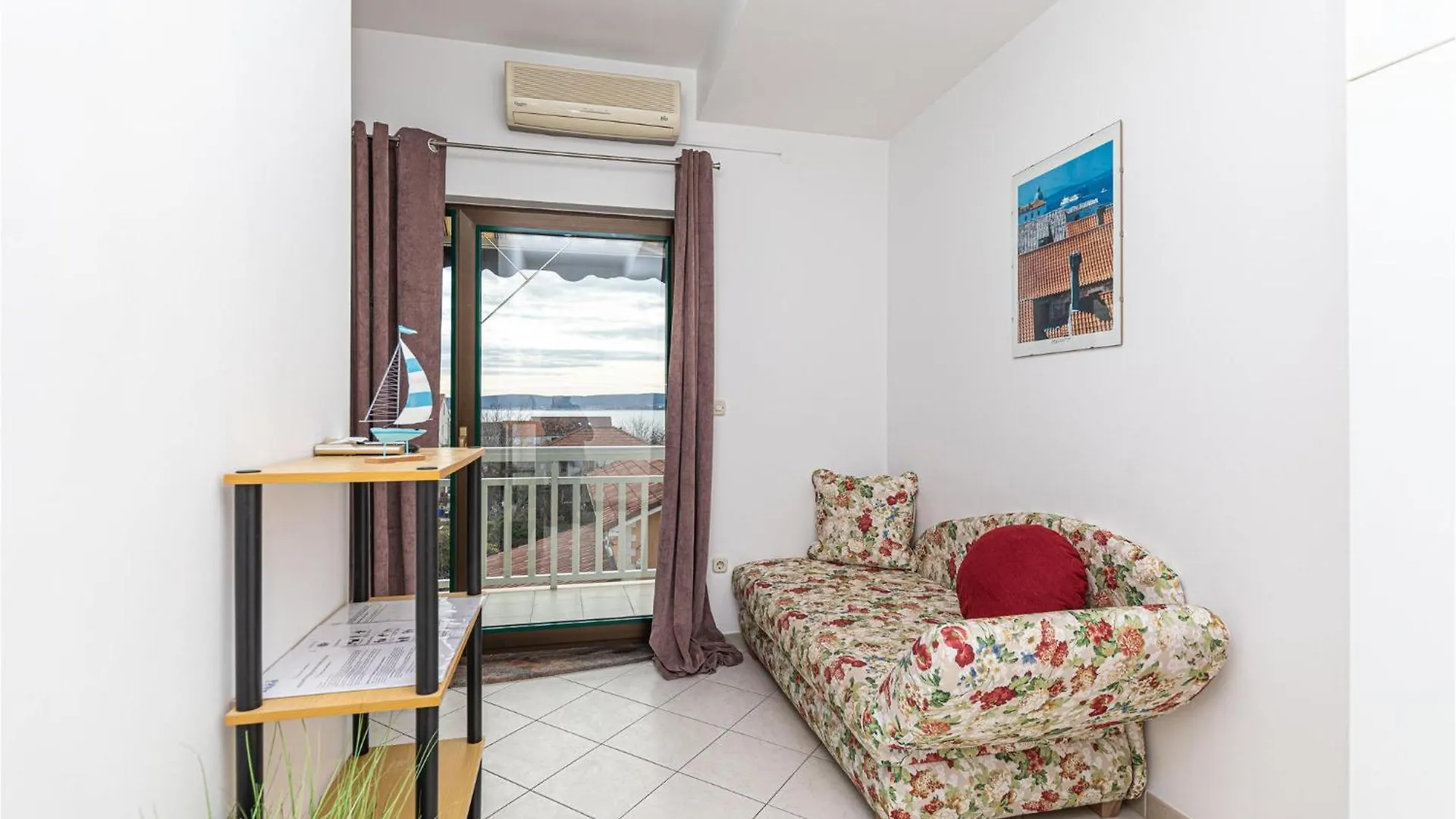 Beautiful Apartment In Kastel Stafilic Kastela
