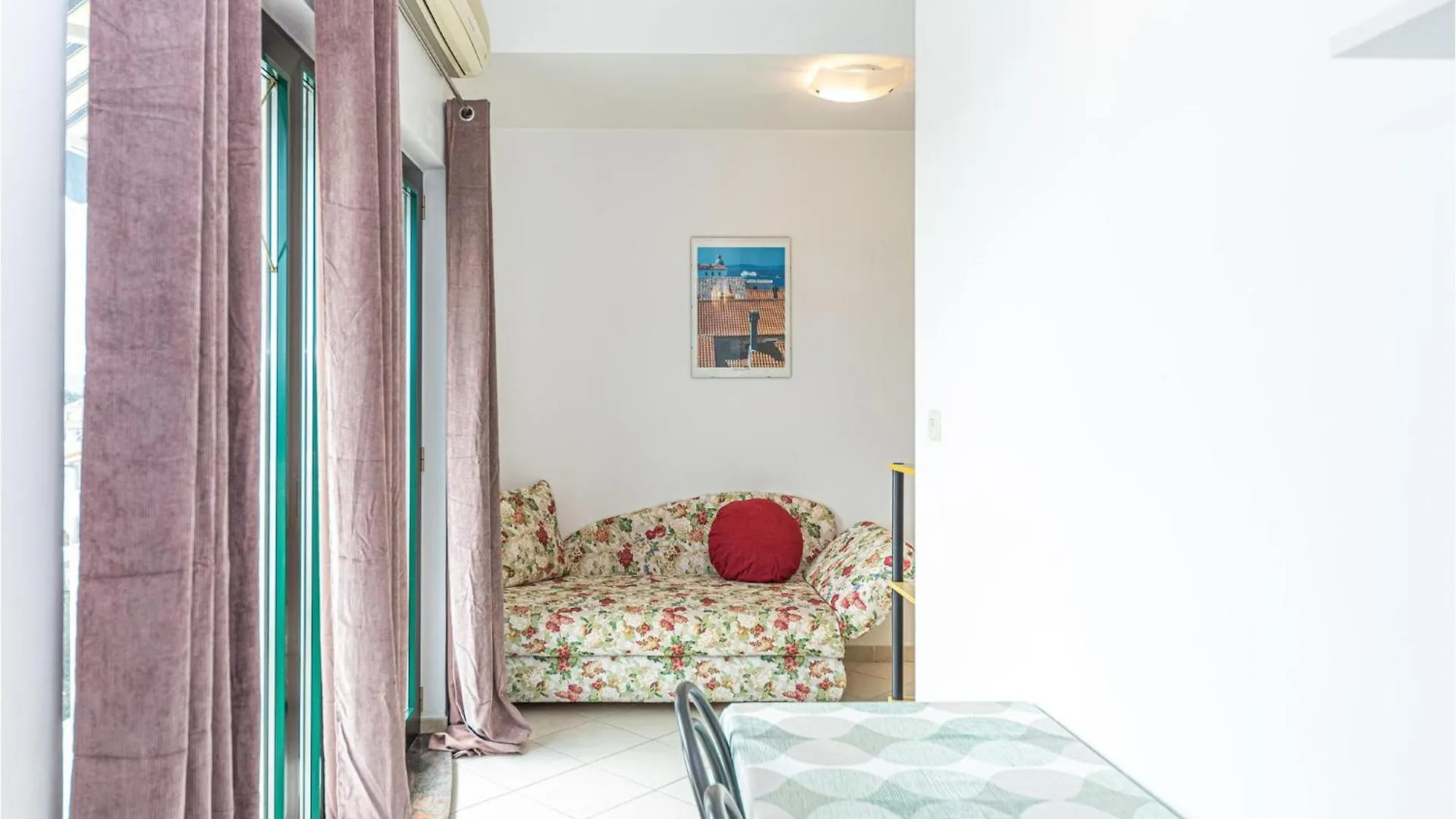 Beautiful Apartment In Kastel Stafilic Kastela Croatia