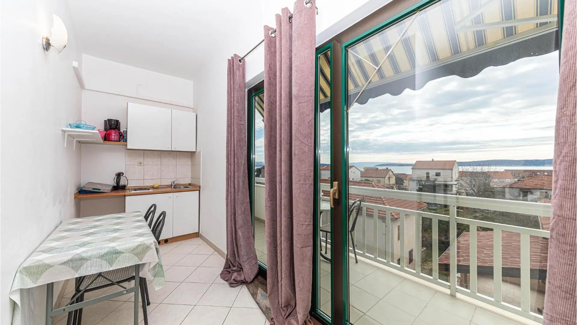 Beautiful Apartment In Kastel Stafilic Kastela