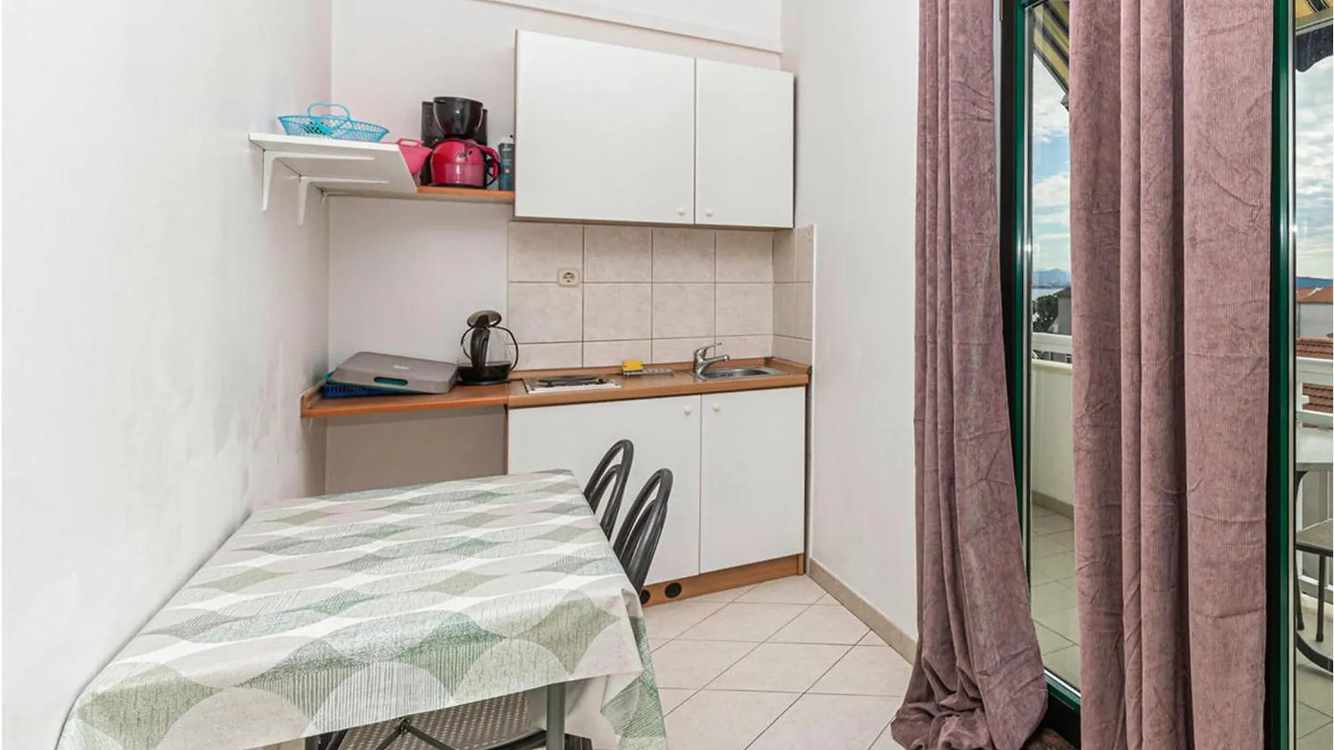Beautiful Apartment In Kastel Stafilic Kastela 0*,